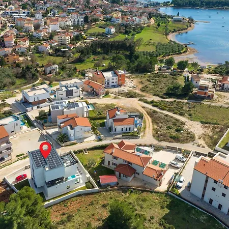 Vikendica In With Sauna Pula