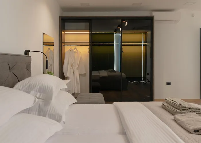 Vikendica In With Sauna Pula